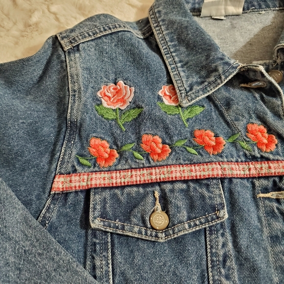 Bill Blass Floral embroidered jean jacket Lg. Petite - Picture 4 of 7